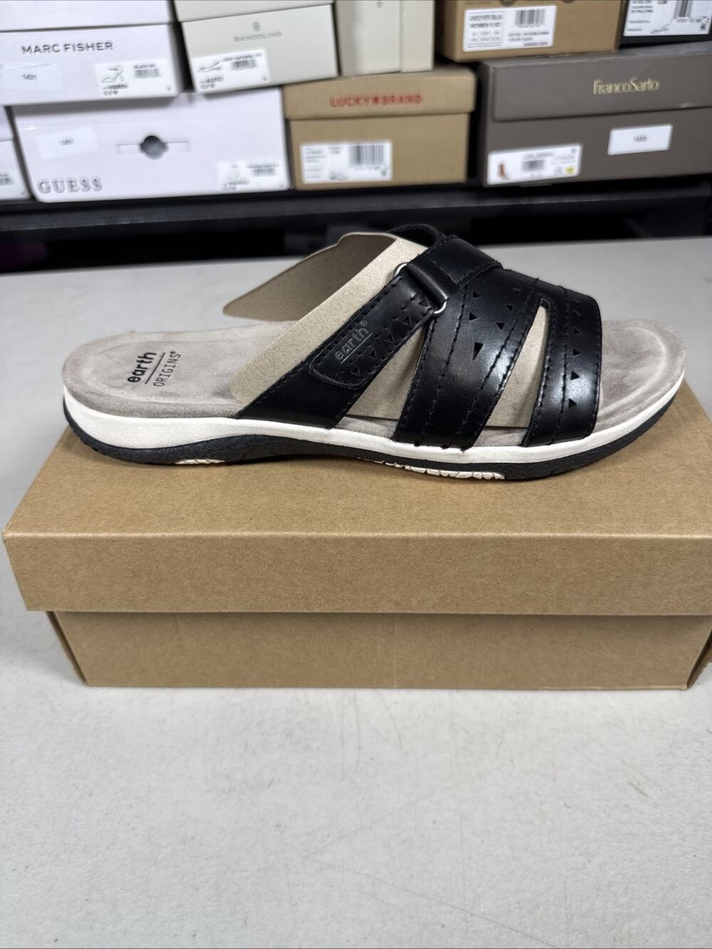 Women's 11 Earth SUELLA Sandal, Black 001 W